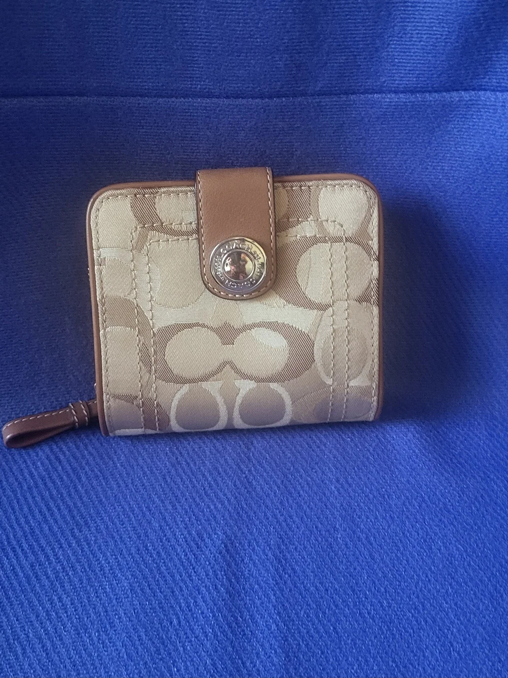 Coach Signature Canvas Brown Shoulder Bag with Matching Wallet - Picture 15 of 16